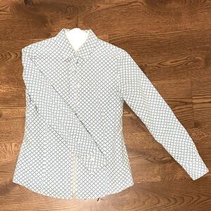 3/$24 Brooks Brothers Patterned Shirt in Cream and Blue